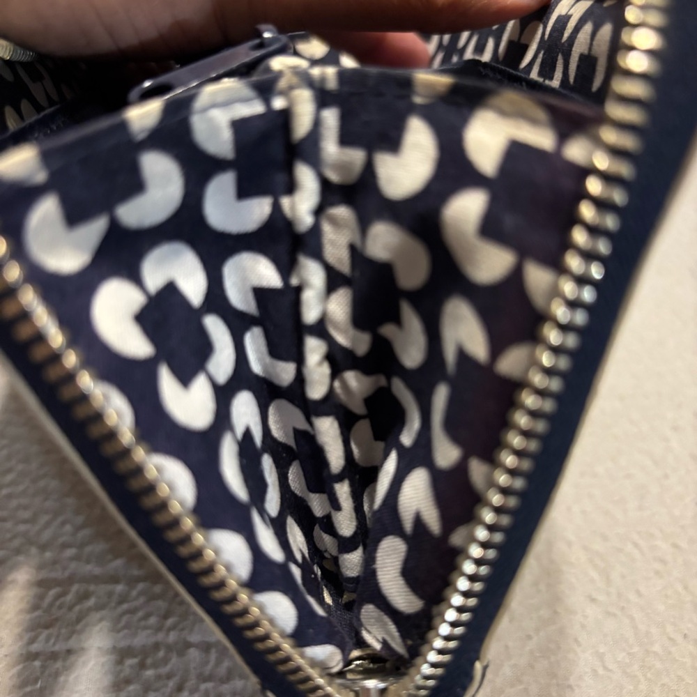 Vera Bradley Navy Blue Zip Around Accordion Wallet - Picture 8 of 9